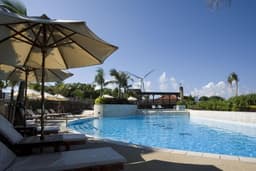 沖繩海灘塔飯店